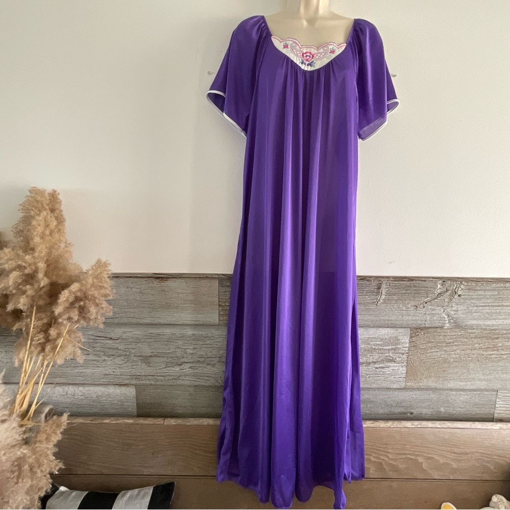 Vintage Intimate Options purple nightgown size one size fits most (A1)